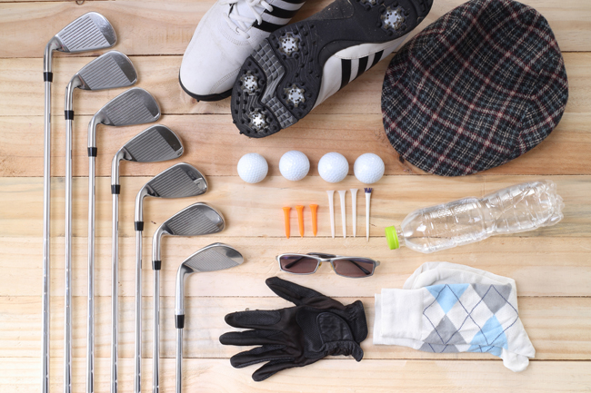 ゴルフコースに行くときに最低限必要な持ち物とは？